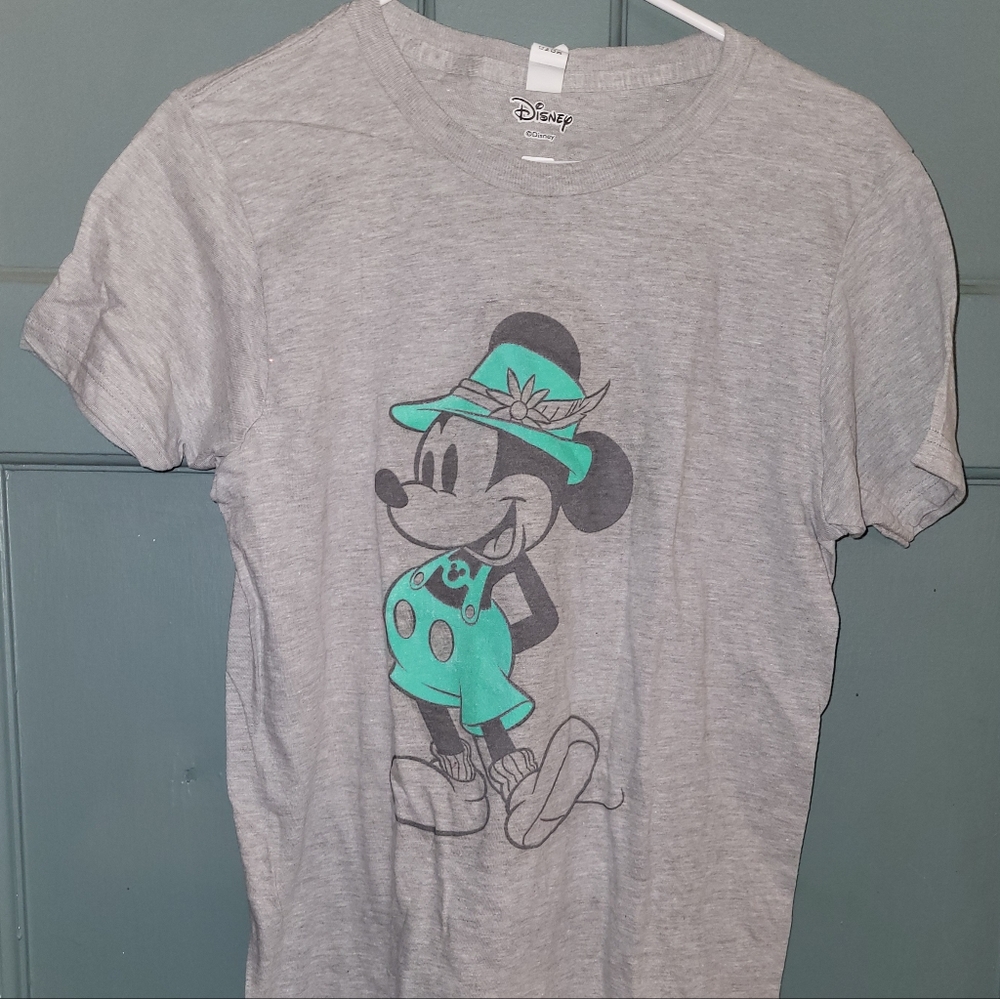 Disney Mickey Mouse Youth T-shirt. Size Larege Youth.